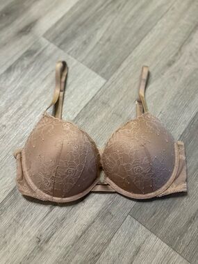 Victoria’s Secret Lace Push-Up Bra